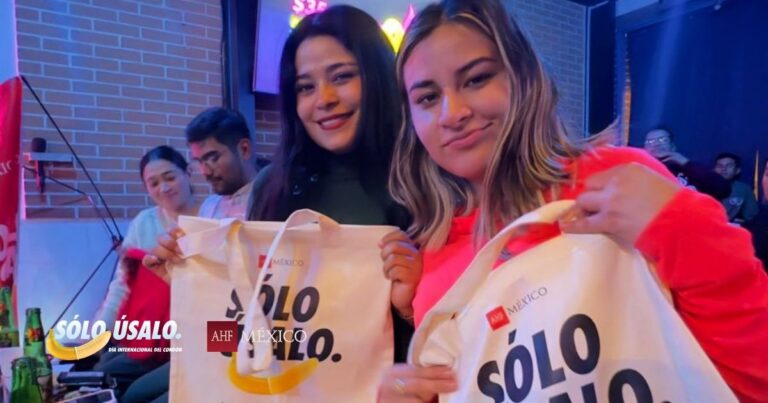 En el marco del Día Internacional del Condón, AHF México realizó una activación comunitaria en Oaxaca donde distribuyó 1,500 condones, 100 condoneras y materiales informativos.