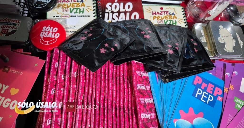 AHF México llevó el mensaje del Día Internacional del Condón hasta Xalapa, donde información, espectáculo drag y pruebas gratuitas marcaron una jornada que atrajo la atención en un momento crítico para la prevención del VIH en México.