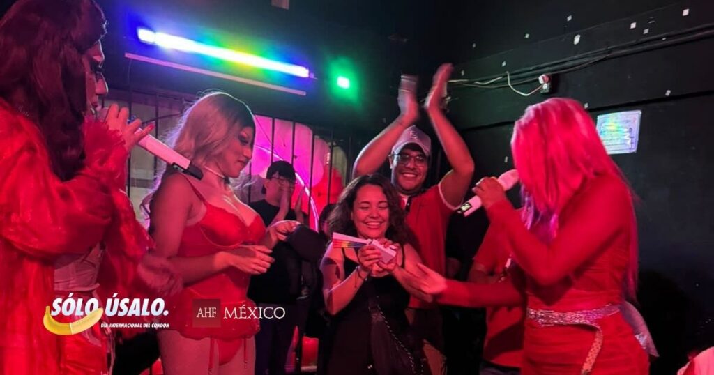 AHF México llevó el mensaje del Día Internacional del Condón hasta Xalapa, donde información, espectáculo drag y pruebas gratuitas marcaron una jornada que atrajo la atención en un momento crítico para la prevención del VIH en México.