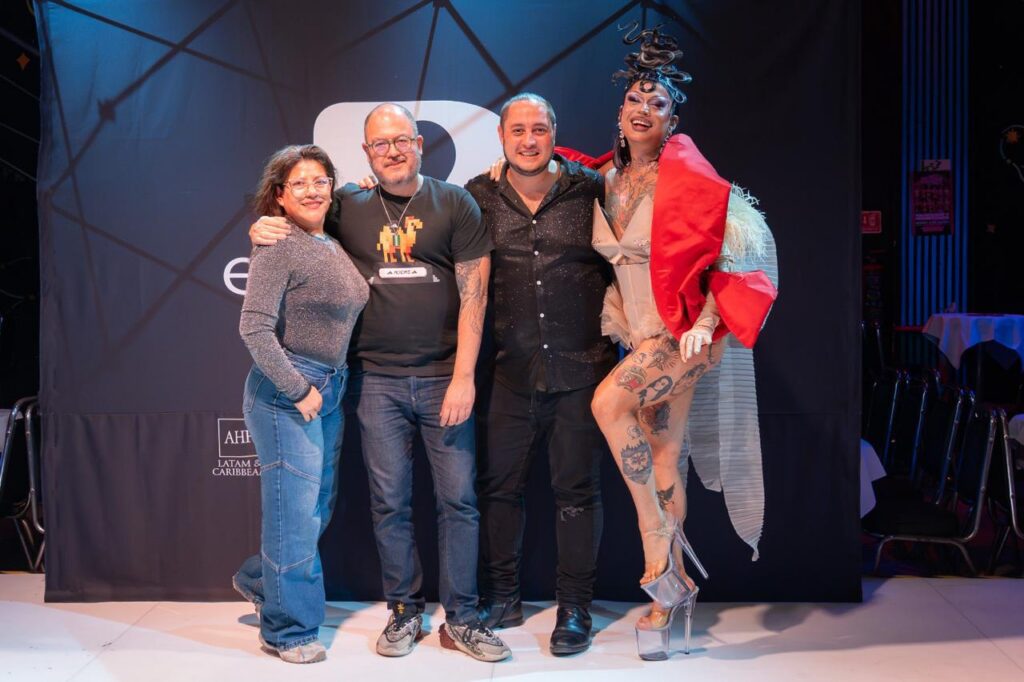 El primer episodio, “La fiesta LGBTIQ+ como postura política: ¿celebración o resistencia?”, ya está disponible en plataformas de pódcast y YouTube.